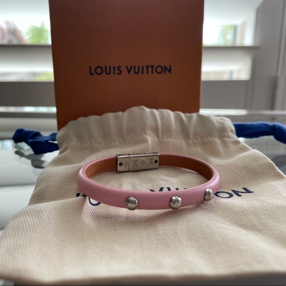 LOUIS VUITTON
Yummy LV Bracelet 17 Pink - Picture 2 of 8